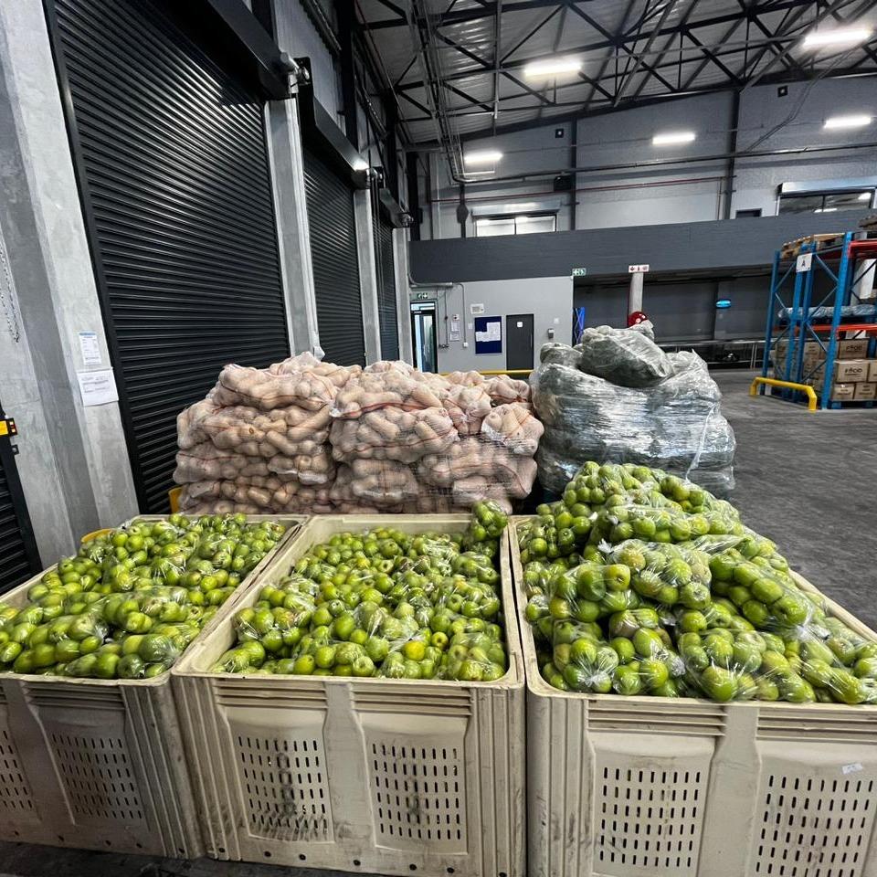 A donation of surplus apples grown by one of our commercial farmers in Grabouw delivered to FoodForward SA in the Western Cape.