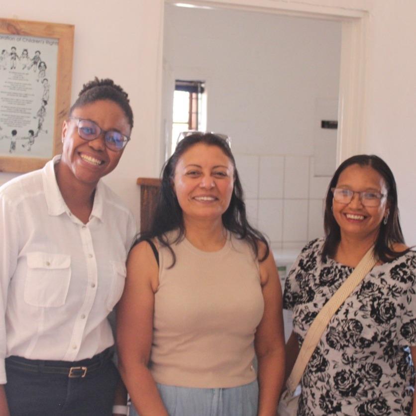 Nomsa Muthaphuli of the Oppenheimer Memorial Trust visited ELRU’s West Coast FCM programme. Pictured with her are Tracey Fortune (ELRU’s CEO) and Chrizelda Saul (FCM West Coast Programme Manager).
