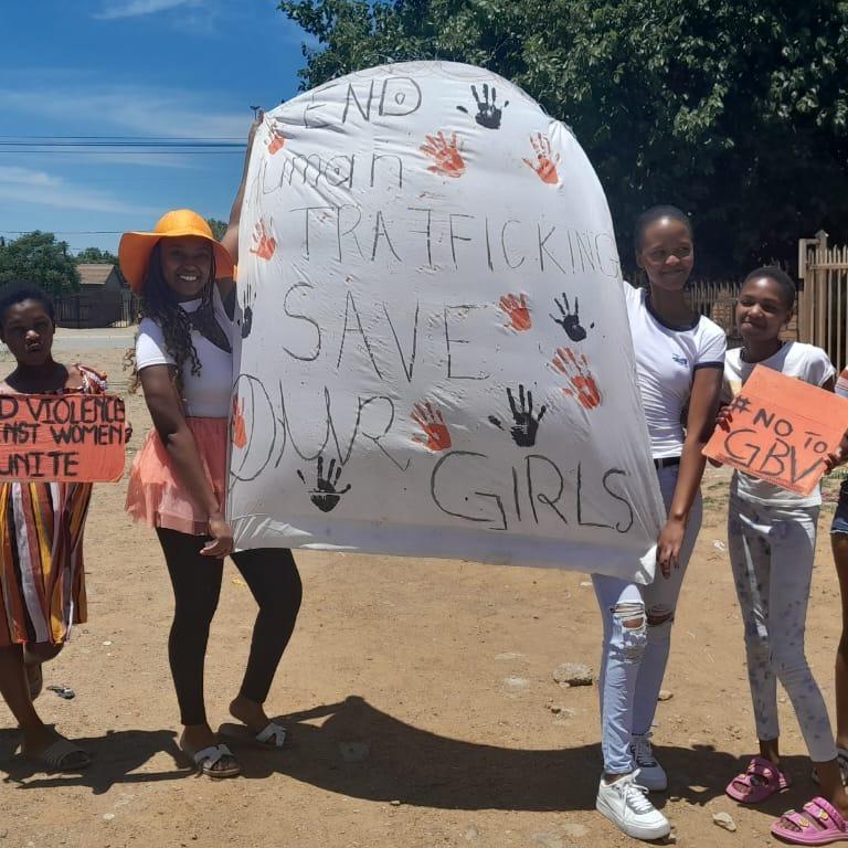 2745eceb-eb29-4df1-90a3-1a605fb8d5a8