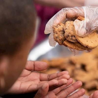 Help GROUNDBREAKERS with 5 volunteers for food collection at woolworths stores