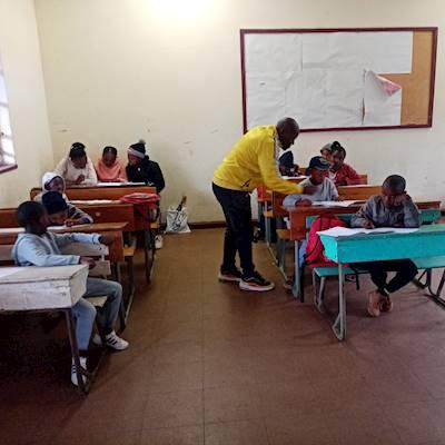 Help Sakh'ulwazi Foundation with 5 volunteers for Grade 3-12 learners