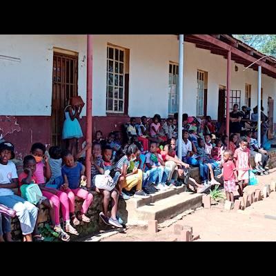 Help Sakh'ulwazi Foundation with 5 volunteers for Primary and Secondary school children