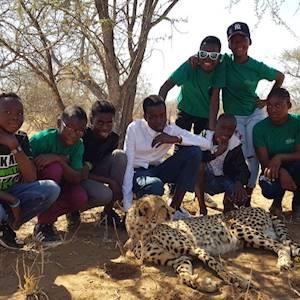 Daktari's children interacting with Tshukudu Game Lodge's cheetah.