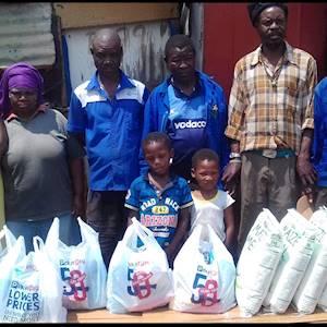Mphatlalatsane WRP donates groceries in Centurion