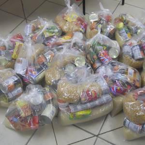 Help Hospice Rustenburg by Donating food to 40 families for assisting the poor patients with foodparcels