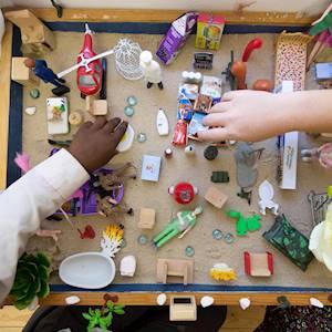 Help Community Keepers with 5 volunteers for signing stories in sign language