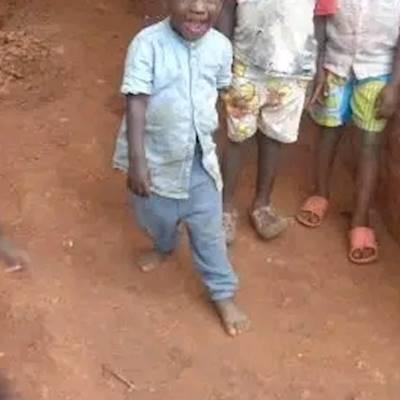 Help Siyakholwa Support Care Centre with 10 volunteers for CHILDREN FOOD &CLOTHES