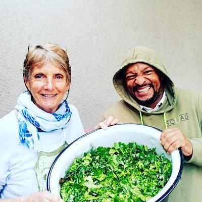 Help Amava Oluntu with 10 volunteers for supporting the Community Kitchen